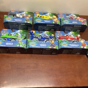 Lotto di 6/Paw Patrol Jungle Rescue Cruiser veicoli e figure Rocky Chase Skye nuovi con scatola - Foto 1 di 3