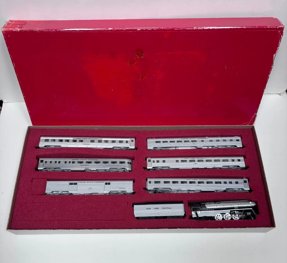 Con-Cor New York Central System HO Scale 8-Piece Empire State Express #0004 - Image 1 of 4
