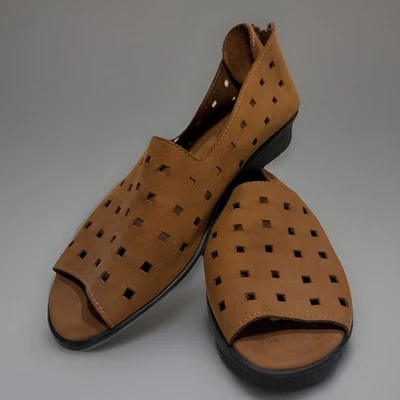 Cuero Italiano Marrón Nubuck Peep Toe Cremallera Trasera Talla 7.5 por Sesto Meucci Foto 1 de 4