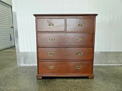 ENCANTADOR COFRE DE CAMPAÑA INGLÉS 2 PARTES SIGLO XIX CON HERRAJES DE LATÓN Foto 1 de 4