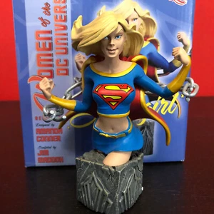 DC Direct Women of the DC Universe Series 3 Supergirl Bust - Foto 1 di 11