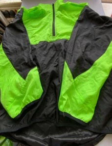 Unisex Green Lightweight Cycle Jacket Top Halfords size M 46” Chest In VGC - Picture 1 of 9