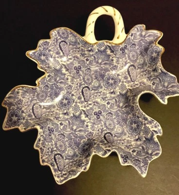 Plato antiguo con patrón de flores y adornos dorados hoja grande Reflections de J Godinger & Co Foto 1 de 3