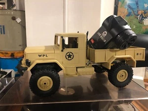 Camion Militare americano Radiocomandato 4x4 scala 1/16 con Luci beige 2.4Ghz - Foto 1 di 13