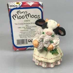 Marys Moo Moos Coming Of Spring Brings Udder Joy Cow Figurine Enesco Retired - Foto 1 di 9