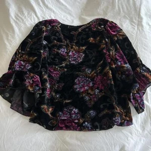 W5 Black velvet floral top with bell sleeves - Picture 1 of 6