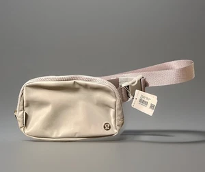 Neu mit Etikett Gürteltasche lululemon grau Wortmarke Logo überall neu SELTENE Farbe LU9AX2S - Bild 1 von 7