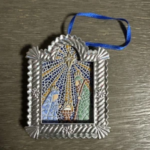 2002 Hallmark Keepsake “Welcoming The Savior” Nativity Christmas Ornament - Picture 1 of 2