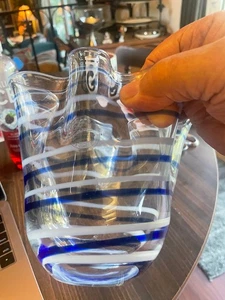 TWO'S COMPANY INC BLUMENVASE MUNDGEBLASEN - GEWELLT - BLAUE STREIFEN - 6 H 7,5 B" - Bild 1 von 6