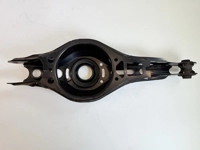 2017 - 2022 Toyota Prius Prime Rear Lower Control Arm OEM Foto 1 de 4