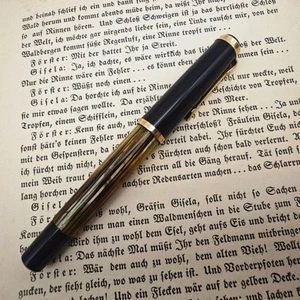 Penna stilografica a stantuffo Pelikan 400 14K Goldfeder M vintage anni 50 marrone tartaruga - Foto 1 di 14