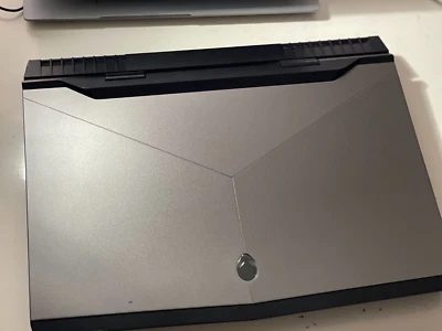 ALIENWARE 17 R4 i7-7700HQ, 32G SAMSUNG RAM 6T SAMSUNG SSD Foto 1 de 4