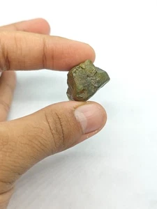 Vibrante peridoto crudo de 75,2 quilates - Piedra áspera de 27 x 22 x 18 mm para lapidario - Imagen 1 de 9