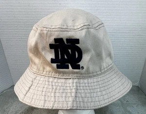 CAPPELLO A SECCHIELLO UNIVERSITY SQUARE NOTRE DAME RICAMATO BEIGE TAGLIA UNICA DIFETTO - Foto 1 di 8