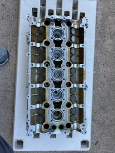 2004-11 volvo S40 2.4i cylinder head  id 8642289-007 From A 2006 Volvo S40i - Picture 1 of 24