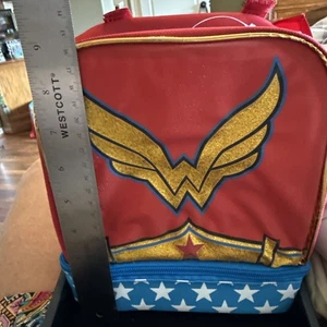 Bolsa de almuerzo DC Super Hero Girls Wonder Woman con capa desmontable 4024 - Imagen 1 de 8
