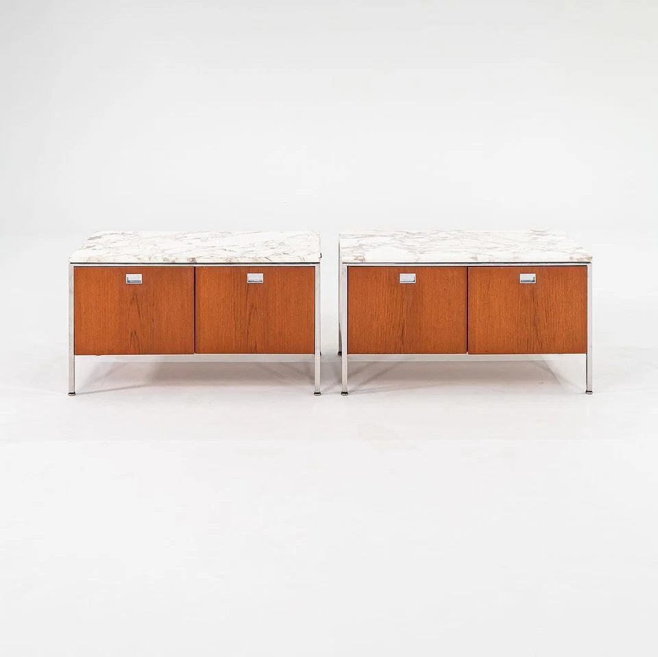 1965 Davis Allen and Gordon Bunshaft SOM mármore e teca Credenza 2x disponível - Imagem 1 de 4