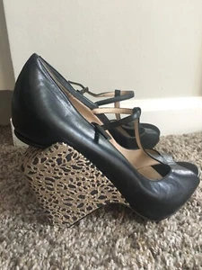 $795 Nicholas Kirkwood Black Sculpted Wedge Peep Toe Mary Jane Pumps Sz 39 - Picture 1 of 11