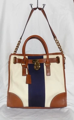 Bolso Cartera Michael Kors Hamilton Mono Rayas Lona con Borde de Cuero Tricolor Foto 1 de 4