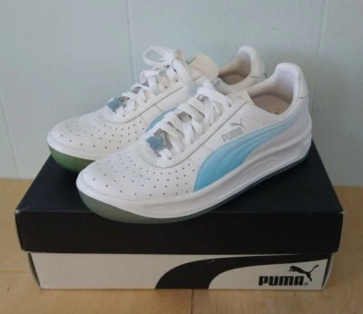 女式 6.5 码彪马运动鞋 GV 特别白色天空蓝色全新带盒 DS — 第 1/4 张图片