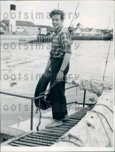 1954 Sea Arrow Raft Captain W von Schwarzenfeld Around World Voyage Press Photo - Picture 1 of 2