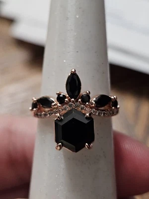 Anillo Bomb Party Talla 7 Crown Me With Joy Negro Ónix Circonita Oro Rosa Pl Rbp7449 BORG Foto 1 de 4