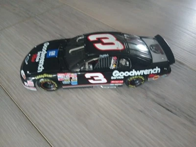 Dale Earnhardt #3 GM Goodwrench Service Plus 25 aniversario 1999 Monte Carlo  Foto 1 de 4