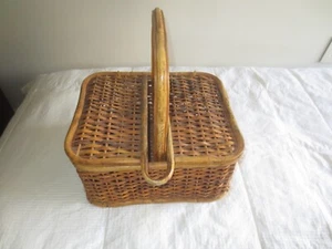 VINTAGE WICKER BASKET UNIQUE SLOTED HINGED LID 14X12X8 CRAFT BASKET KNITNG - Picture 1 of 5