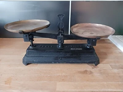 Ancienne balance Roberval  force 10 kg avec 2 plateaux en cuivre  - Photo 1/4
