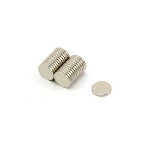 diámetro de 8mm x 1mm grueso imán de neodimio N42 - 0,44 kg tiro (paquete de 25) - Imagen 1 de 1
