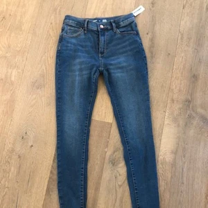 Old Navy 360 stretch Rockstar jeggings high rise NWT size 16 girls - Picture 1 of 4