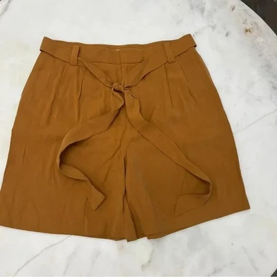 Shorts BCBGENERATION cintura alta bronzeado com cinto de gravata tamanho G - Imagem 1 de 4