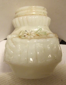 antico shaker sale labbro macinato vetro latte fiori in rilievo quadrato 2 1/2" altezza - Foto 1 di 2