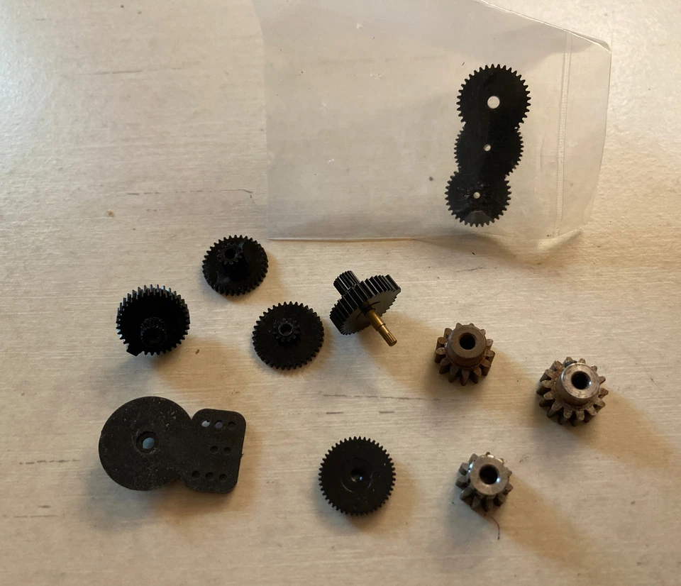 novak servo replacement gears set of 1 and spline arm Vintage NES-1? - Image 1 of 1