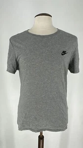 Nike Herren T-Shirt Grau Größe M Besticktes Brustlogo 21,5” PTP - Bild 1 von 6