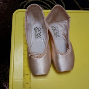 Ballet Pointe Shoes for Art and Craft ONLY!! - Pair - Picture 1 of 1