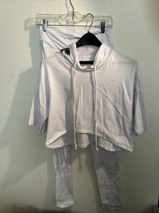 Women’s 2 Piece Outfit NWT White Medium - Picture 1 of 4