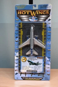 2000 Daron Hot Wings Diecast United Airlines McDonnell Douglas DC-10 Airplane - Picture 1 of 4