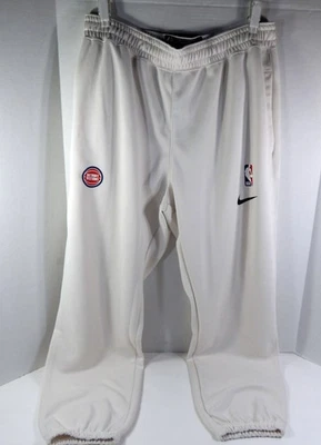 Pantalones deportivos de viaje blancos emitidos por el equipo Detroit Pistons 2022-23 Nike 027 XL 160S Foto 1 de 4