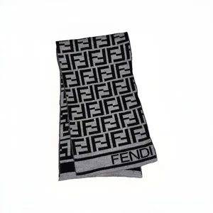 Sciarpa invernale monocromatica Fendi FF reversibile - Foto 1 di 5