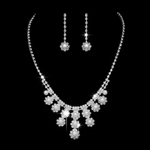 Set orecchini collana diamanti cristallo argento fiori margherita bigiotteria costume - Foto 1 di 4