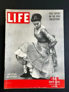 Life Magazine March 5 1951 Dior's Pleats - Foto 1 di 2