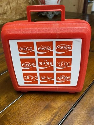 Винтажный пластиковый ланч-бокс и термос Aladdin Coca-Cola Languages - Изображение 1 из 4