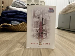 2009 Philadelphia Phillies Media Guide MLB Baseball - Picture 1 of 8