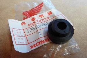 HONDA CB450 BLACK BOMBER GENUINE NOS REAR FUEL TANK CUSHION - # 17613-283-020 - Picture 1 of 1