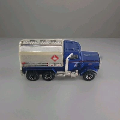 Matchbox 1981 Blue Peterbilt Truck Tanker 1:80 scale 1749BJ Made in China - Image 1 of 4