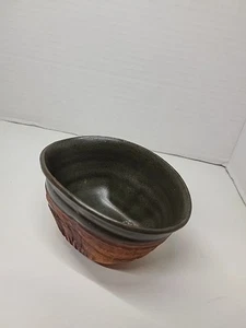 Pequeño cuenco único de cerámica hecho a mano de 4,5" x 3" x 3" - Imagen 1 de 8