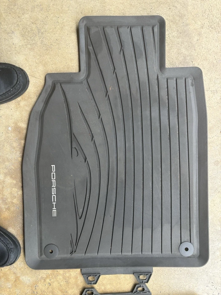 保时捷 Boxster/ Cayman 981 /982 灰色 原始设备制造商 全天候 橡胶脚垫  — 第 1/4 张图片