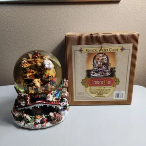 Grandeur Noel Vintage 1999 Musical Santa's Workshop Snow Globe - Picture 1 of 14