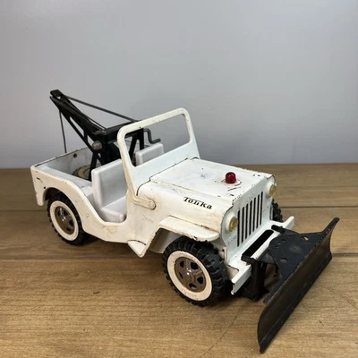 Vintage Tonka White Jeep AA Wrecker Snowplow Tow Hook - Image 1 of 4